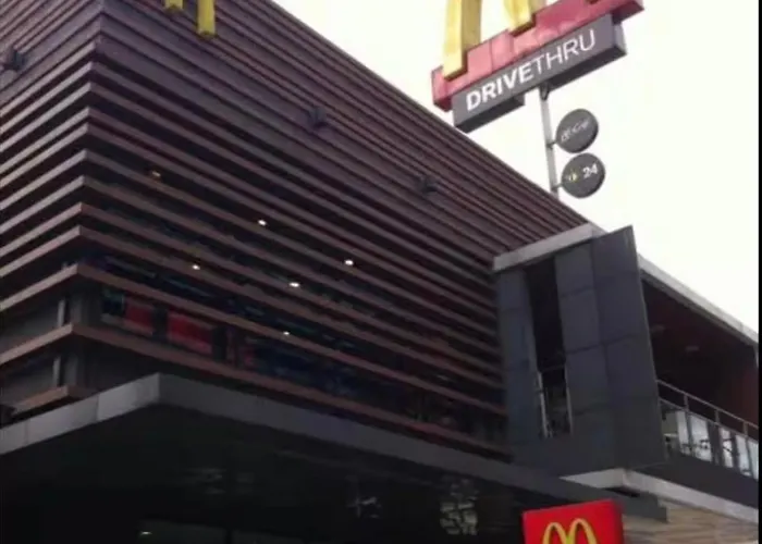 Miya's Crib D Staycation Tomas Morato Quezon 3*
